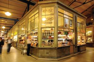 a store front with people standing in front of it at Melbourne suites - Zen Oasis or skyline views in Melbourne