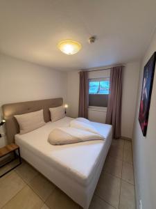 Postel nebo postele na pokoji v ubytování EXCLUSIVE APARTMENTS - inclusive Zell am See-Kaprun Sommerkarte und unbegrenztem Tauern SPA Eintritt