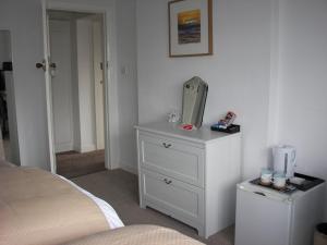 Postel nebo postele na pokoji v ubytování Seaways Cottage Hoylake