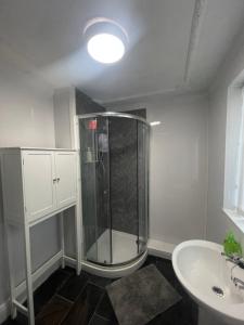 Et badeværelse på Modern & Cosy 2-Bedroom Flat in Sunderland + 24 billeder