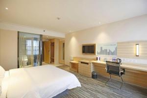 Μια τηλεόραση ή/και κέντρο ψυχαγωγίας στο City Comfort Inn Chengdu Longquanyi District Beijing Road