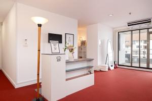 Лобби или стойка регистрации в Stylish Twin BR w Ensuite Bath & Relaxing Tub BTB7