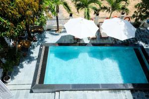 Piscina de la sau aproape de Unity Villa