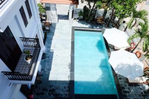 Piscina de la sau aproape de Unity Villa