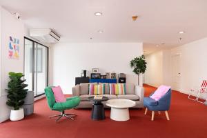 Гостиная зона в Elegant King BR Apt Bathtub, BTS Central BKK BTB8