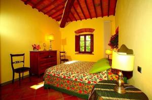 a bedroom with a bed and a dresser and a window at Podere Lucignano Secondo Agriturismo in Gaiole in Chianti