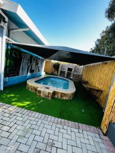 Bazén v ubytování Victoria Guest Lodge nebo v jeho okolí