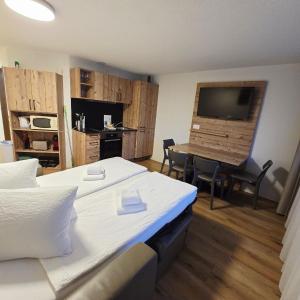 Кухня или мини-кухня в Chalet Graben - Aare Jungfrau AG
