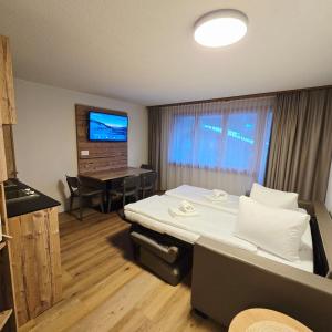 Кровать или кровати в номере Chalet Graben - Aare Jungfrau AG