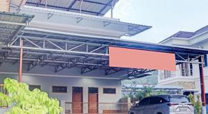 a car parked in front of a building with a sign at Hotel O Mulia Bangka in Pangkalan Baru +36 photos