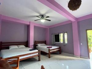 Giường trong phòng chung tại Lokoo Resort