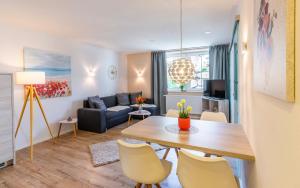 Χώρος καθιστικού στο Ferienwohnung "Hirschbergsuite" - Mit Hotelfrühstück, Sauna, fast direkt am See