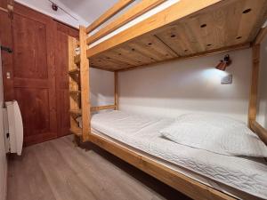 a bedroom with a bunk bed in a room at Résidence Grand Bois A1124 Clés Blanches in La Tania