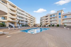 Πισίνα στο ή κοντά στο Penthouse by the Marina