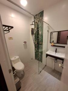 Ένα μπάνιο στο New Five Star Home- Patong Beach