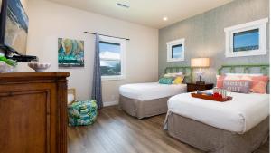 a bedroom with two beds and a dresser in it at ❤PiH❤ Starry Nights Resort Pool Waterslide Pass Bikes Beach Gear in Waikoloa +53 photos