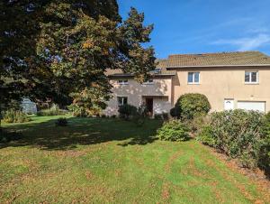 a large house with a large yard at Chambre d'hôtes du Savernay in Chantraine