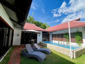 Swimmingpoolen hos eller tæt på Villas Flora Bella