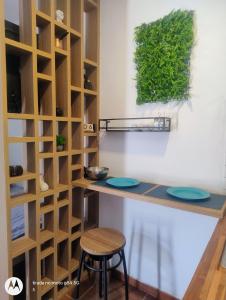 a kitchen with a counter and a table and stool at Lofts Baronesa in São José dos Campos