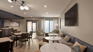 Posezení v ubytování Hyatt Studios Huntsville + 16 fotografií