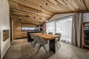 Fotografie z fotogalerie ubytování Chalets - The Peak v Söldenu