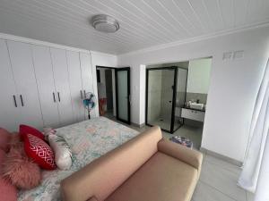 En eller flere senge i et værelse på Ribraham at sea