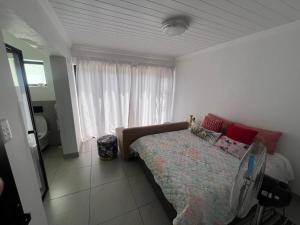 En eller flere senge i et værelse på Ribraham at sea