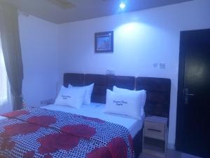 Imagine din galeria proprietății Fountain Hotels & Events în Sapele