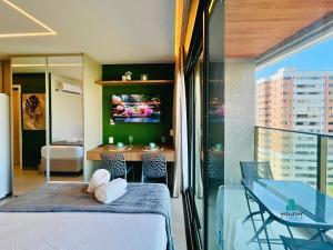 Μια τηλεόραση ή/και κέντρο ψυχαγωγίας στο Beach Class Meireles by Holiday Stays