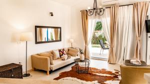 Posezení v ubytování Beautiful Villa Torre II with whirlpool in Tar