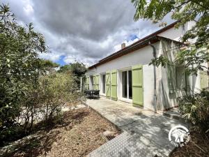 El edificio en el que está la casa vacacional