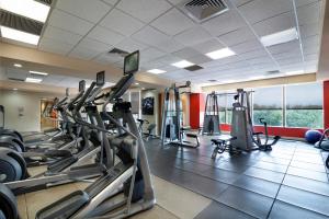 Fitness centrum a/nebo fitness zařízení v ubytování Radisson Hotel JFK Airport