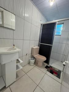 Ένα μπάνιο στο Pousada Cantinho Azul