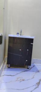 a bathroom with a black sink and a counter at Royal inn in Patna