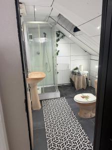 Ванная комната в Appartement familiale sous les toits