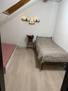 Кровать или кровати в номере Appartement familiale sous les toits