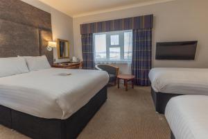 Ένα ή περισσότερα κρεβάτια σε δωμάτιο στο Best Western Aberavon Beach Hotel +53 φωτογραφίες