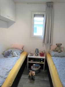 Giường trong phòng chung tại Slechtvalk 17