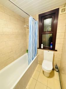 Et badeværelse på London Budget-Friendly Stay + 70 billeder