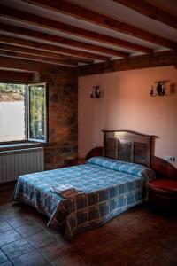 Ένα ή περισσότερα κρεβάτια σε δωμάτιο στο Biltegi Etxea +44 φωτογραφίες