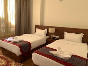 Ένα ή περισσότερα κρεβάτια σε δωμάτιο στο Hotel pema raga +21 φωτογραφίες