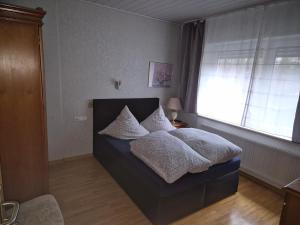 Ένα ή περισσότερα κρεβάτια σε δωμάτιο στο Gästehaus Hein