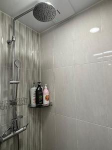 Et badeværelse på City Center Duplex Room