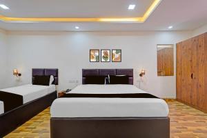 Postel nebo postele na pokoji v ubytování Super Townhouse Vanagaram Apollo Hospital Chennai Formerly V Hotels & Restaurant + 21 fotografií