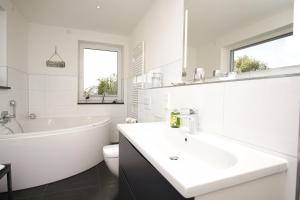 Et badeværelse på Villa Kristall + 32 billeder