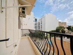 Balkón nebo terasa v ubytování Shanti - a Luxury 3BR House with Rooftop Terrace