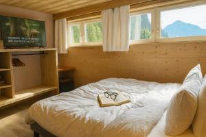 En eller flere senge i et værelse på Propriété Bel Air, FANTASTIQUE