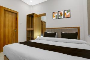 Postel nebo postele na pokoji v ubytování Hotel O Dashashwamedh Ghat Varanasi + 23 fotografií