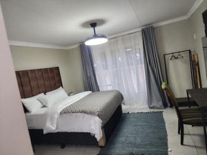 En eller flere senge i et værelse på The Edith Serenity