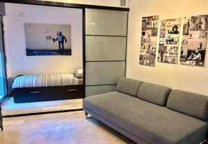 Posezení v ubytování Urban Manesa city center apartment with private patio